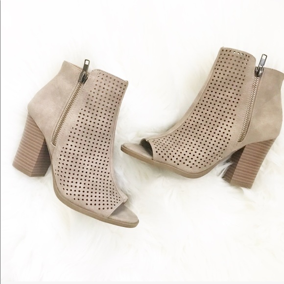 Shoes - SALE NEW Brown/Tan Booties